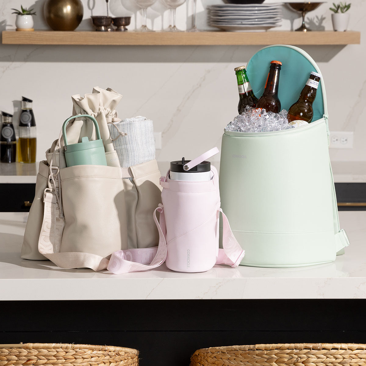 beverage-bucket-bag-h0 6c4793ad3b8e--group-lifestyle1.jpg