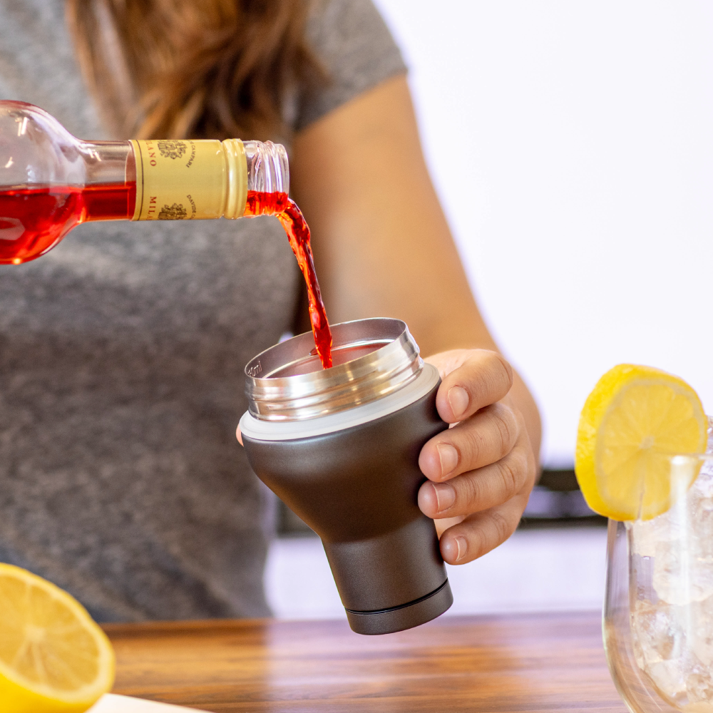 cocktail-shaker-lid-n5 Cocktail_Shaker_lifestyle_2_b714e13d-dd84-4844-956f-11cddc294041.png
